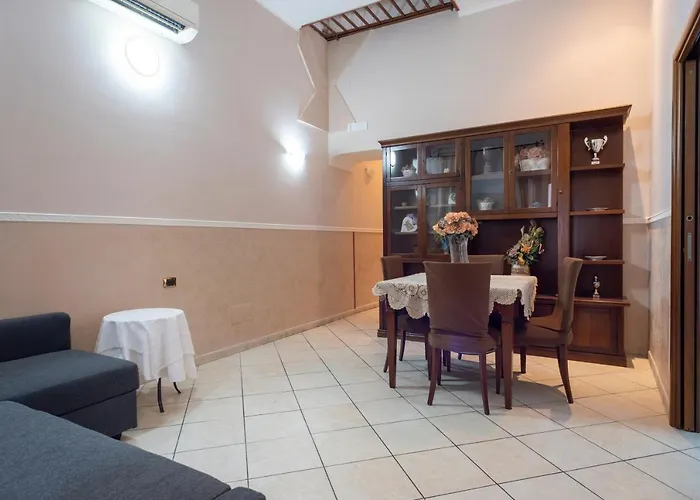 Spaccanapoli Home